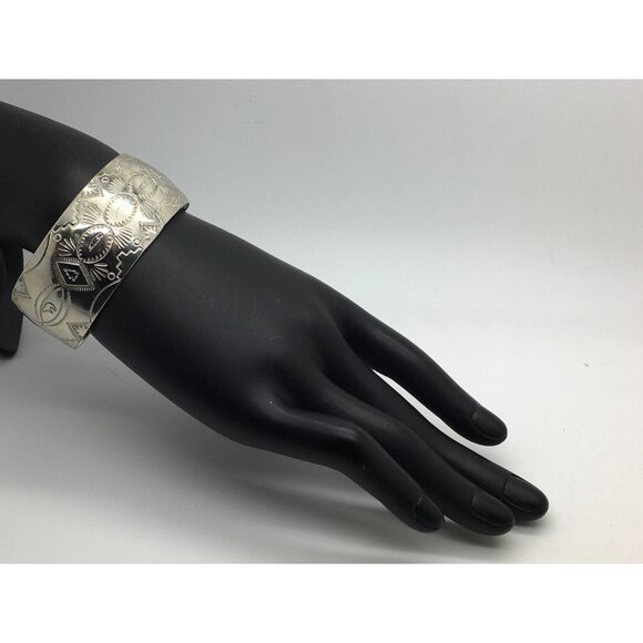 Melissa Yazzie Navajo Sterling Silver Bear Arrow Cuff Bracelet Stamped Design - Picture 1 of 6